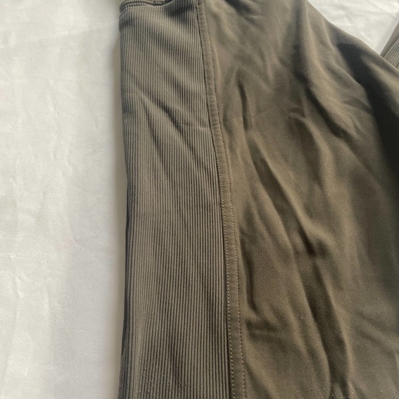 Lululemon Olive Green Ribbed Leggings with Pocket Size 4 - Picture 3 of 6